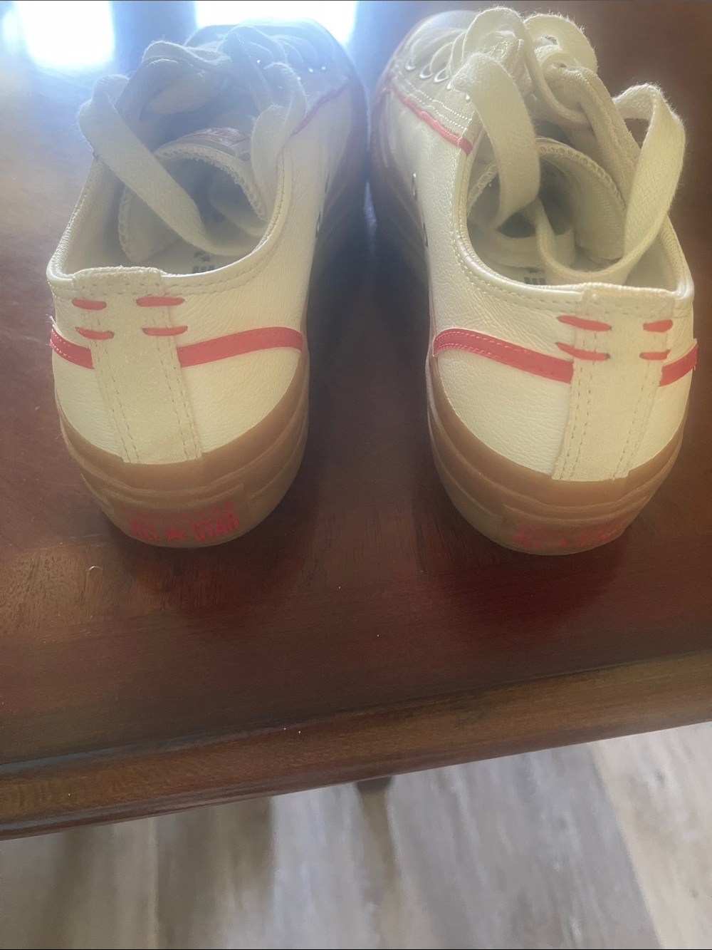 Converse women’s  platform Sneakers - White leather with Gum Sole and Red Trim - Picture 3 of 4